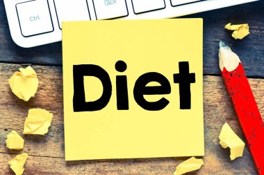 Diyet kelime üstünde not etmek ve bilgisayar klavye