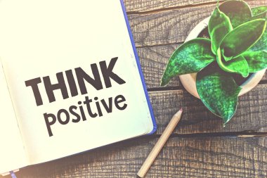 Pozitif metin kavramı, ahşap arka plan düşünüyorum