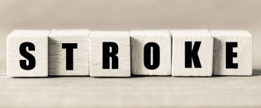 Ahşap küpleri harfler ve simgeler ile kontur yakından görmek