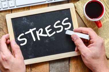 Stres kelime kavram ahşap tahtada yazılı