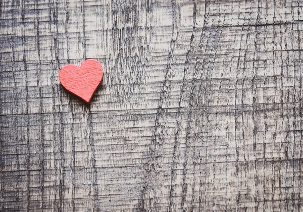 Corazón Rojo Madera Sobre Fondo Madera Viejo —  Fotos de Stock