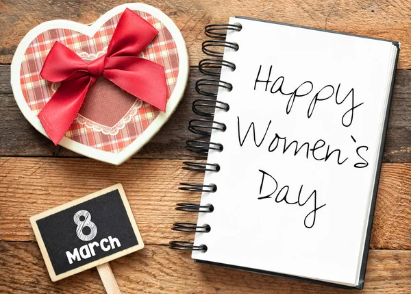 Lettrage Heureux Journée Des Femmes Dans Carnet Avec Boîte Sur — Photo