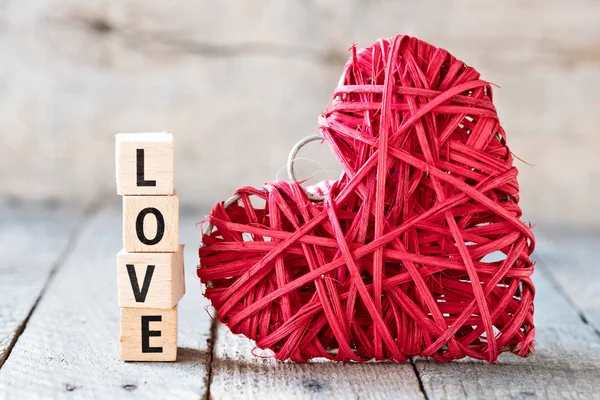 Cubos Madera Con Palabras Amor Corazón Rojo Sobre Fondo Madera — Foto de Stock