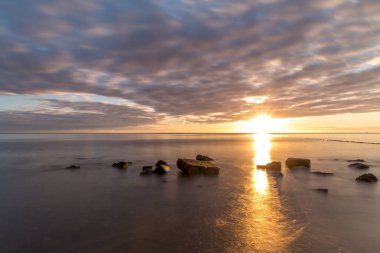 ufuk ve günbatımı gökyüzü denize sıfır kayalarda kadeh uzun pozlama