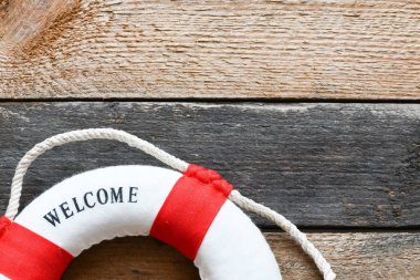 Ahşap arka planda hoş geldiniz kelimesi ile Lifebuoy