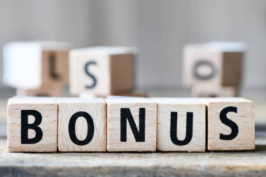 harfler ve semboller ile ahşap küpleri bonus yakından görünümü 