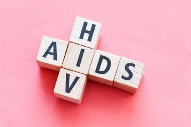 AIDS ahşap küpler işaret. Tıp konsepti