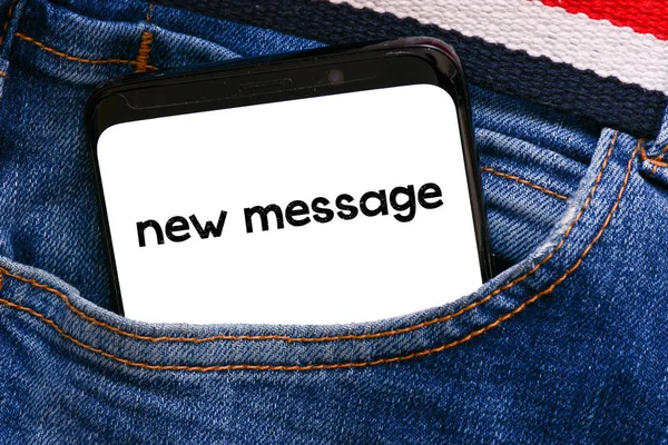 Vista Superior Smartphone Com Nova Inscrição Mensagem Bolso Jeans — Fotografia de Stock