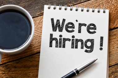 Biz masada yazıt işe ile dizüstü üst görünümü