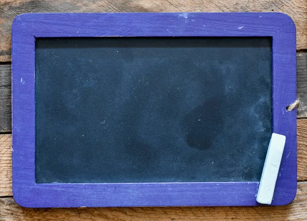 木板上有粉笔的黑板 — 图库照片