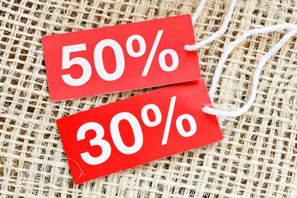 Labels with 30% and 50% on sack table