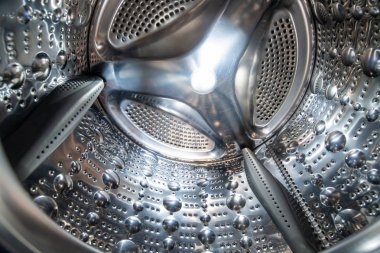 Ön yükleme li çamaşır makinesinin modern metalik tamburu