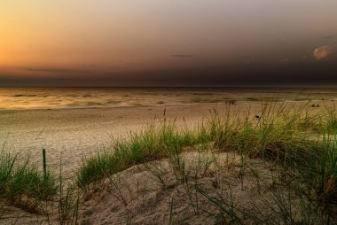 Baltık Denizi üzerinde güzel bir gün batımı 