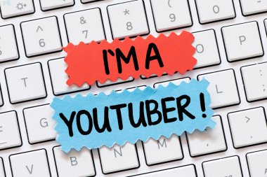 Ben bilgisayar klavyesi bir youtuber metin kulüpler