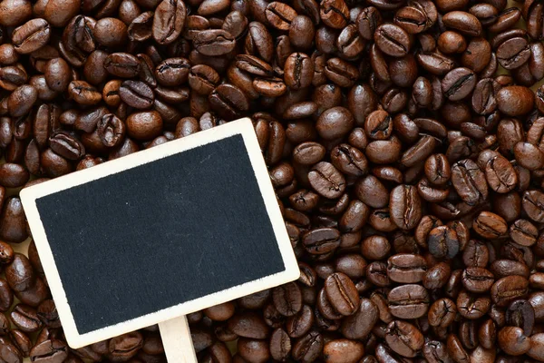 Lege Kleine Blackboard Achtergrond Van Koffiebonen Uitzicht Vanaf Boven — Stockfoto