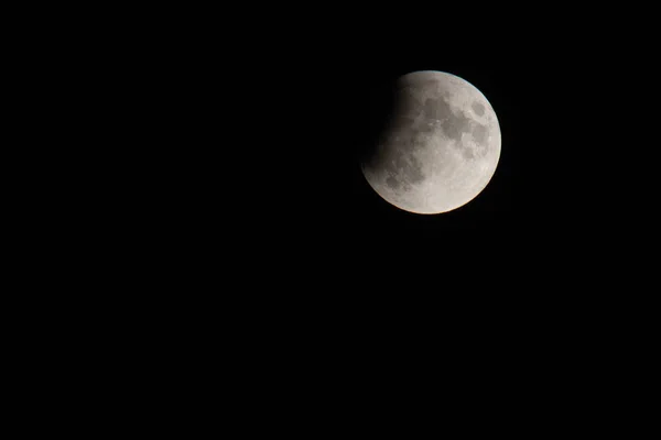 Eclissi Parziale Della Luna Nel Cielo Notturno — Foto Stock