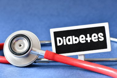 Ahşap masa üzerinde metin diyabet ile Tıbbi işareti
