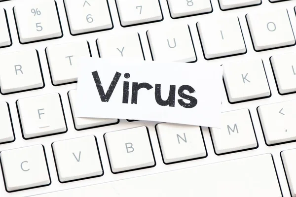 Virus Ordet Virus Skrivet Ett Papper Placerat Ett Datortangentbord — Stockfoto