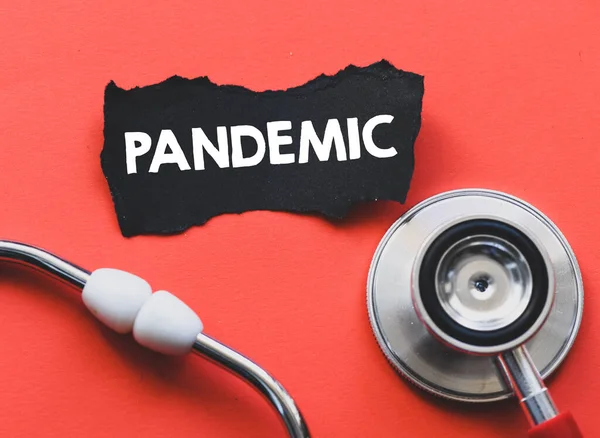 Palabras Pandémicas Escritas Trozo Papel Rojo —  Fotos de Stock