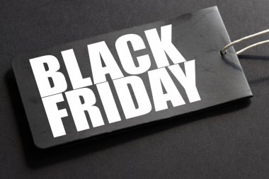 Siyah Cuma Beyaz Metni Siyah Arkaplanda İki Siyah Kağıt Çarşaf Üzerine