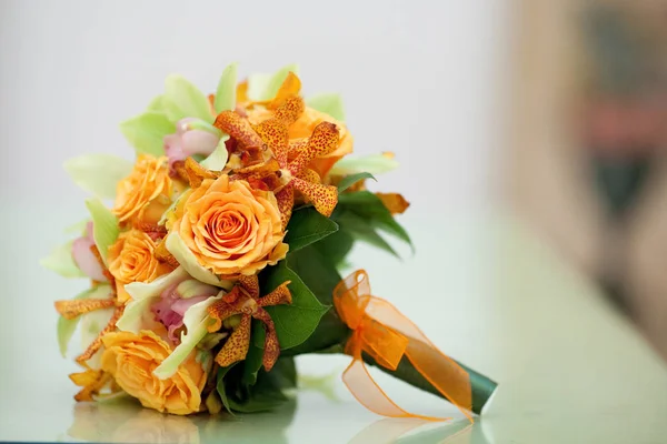 Wedding Rings Bride Bouquet — Stock Photo, Image