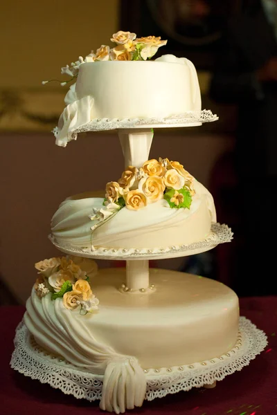 Three Tiered Wedding Cake — Stock Photo, Image