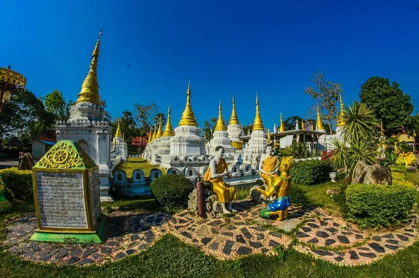 Wat Phra Chedi Sawlang Lampang Thailand Travel — стокове фото