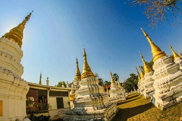 Wat Phra Chedi Sawlang Lampang Thailand Travel — 图库照片