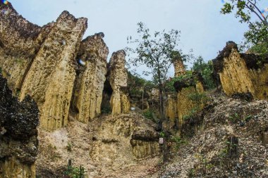 Tayland 'daki Doi Lo bölgesi Chiang Mai' de Pha Chor 'un uçurum taşı.