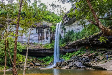Huai Luang Şelalesi veya Bak Teo Şelalesi Phu Chong Na Yoi Ulusal Parkı, Ubonratchathani Tayland