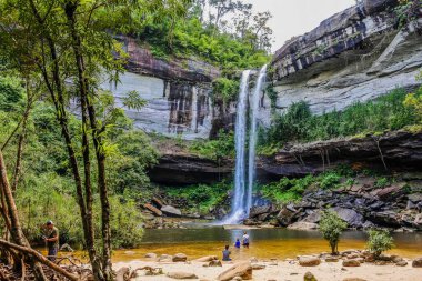 Huai Luang Şelalesi veya Bak Teo Şelalesi Phu Chong Na Yoi Ulusal Parkı, Ubonratchathani Tayland