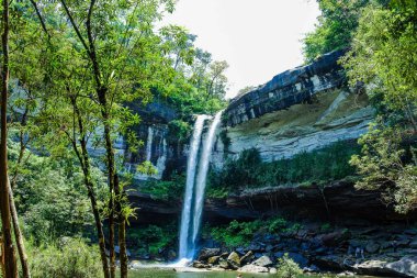 Huai Luang Şelalesi veya Bak Teo Şelalesi Phu Chong Na Yoi Ulusal Parkı, Ubonratchathani Tayland