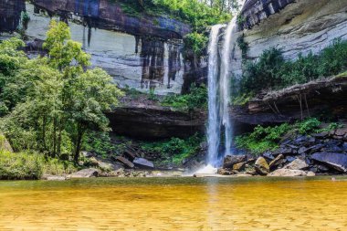 Huai Luang Şelalesi veya Bak Teo Şelalesi Phu Chong Na Yoi Ulusal Parkı, Ubonratchathani Tayland