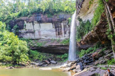 Huai Luang Şelalesi veya Bak Teo Şelalesi Phu Chong Na Yoi Ulusal Parkı, Ubonratchathani Tayland