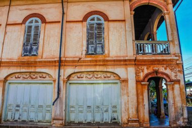 Eski Ban Evi Tharae Sakon Nakhon, Tayland