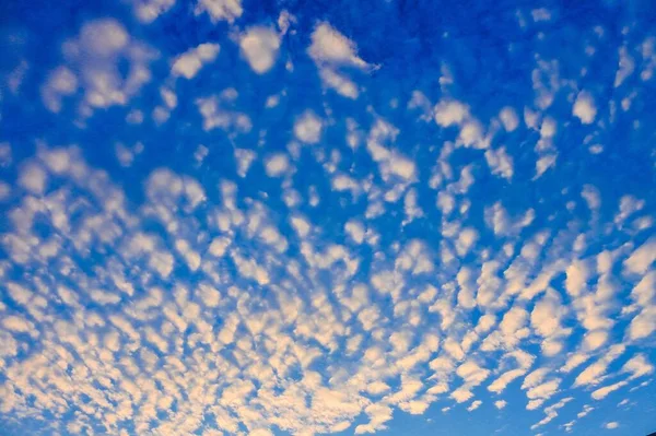 Céu Com Nuvens Fundo Simples — Fotografia de Stock