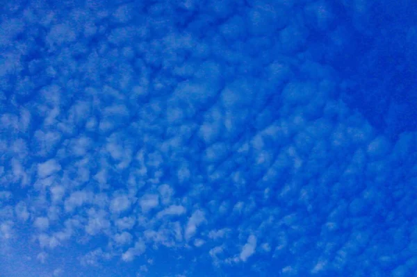 Céu Com Nuvens Fundo Simples — Fotografia de Stock