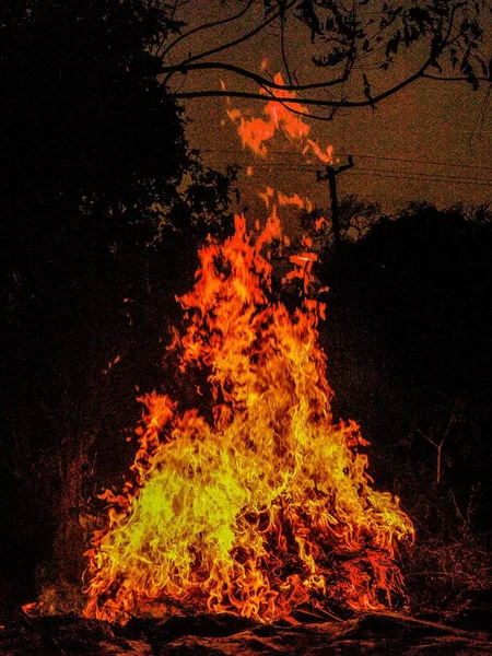 Огненный Огонь Темный Фон — стоковое фото