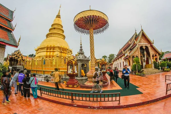 Wat Phra Que Haripunchai Woramahawihan Lamphun Tailândia — Fotografia de Stock