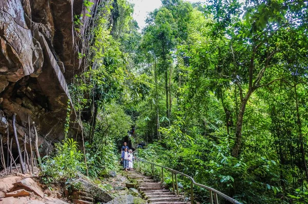 Huai Luang Şelalesi veya Bak Teo Şelalesi Phu Chong Na Yoi Ulusal Parkı, Ubonratchathani Tayland