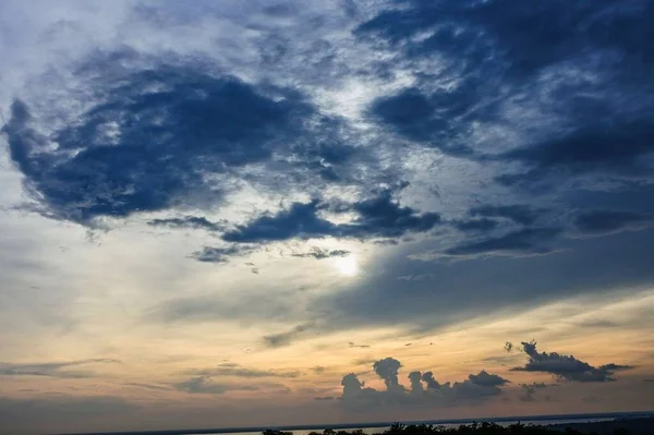 雲と青い空 — ストック写真