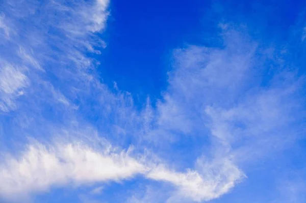 雲と青い空 — ストック写真