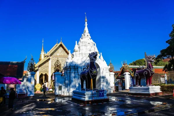 Pagoda Dorada Wat Phra Haripunchai Woramahawihan Lamphun Tailandia — Foto de Stock