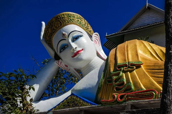 Wat Pha Bhud Tha Baht Pha Nham Lamphun Thailand — стоковое фото