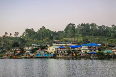 Ban Rak Thai, çay tarlasında Çin evi, Mae Hong Son, Tayland