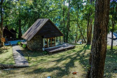 Pong Dueat kaplıcası Huai Nam Dang Ulusal Parkı, Chiangmai, Tayland