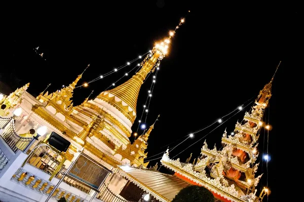 ワット チョン クランとワット チョン ビルマ建築様式 メーホンソン 北タイ — ストック写真