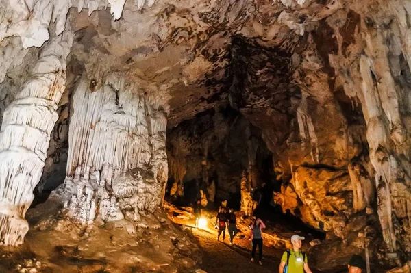 Najbardziej Niesamowita Jaskinia Tham Lod Maehongson Tajlandii — Zdjęcie stockowe