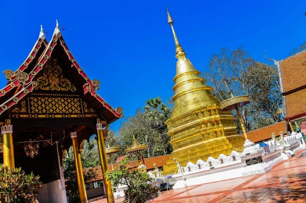 Wat Phra Chom Thong Worawihan Golden Pagoda Phayao Thailand — Stockfoto