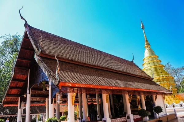 Wat Phra Chom Thong Worawihan Golden Pagoda Phayao Thailand — 图库照片